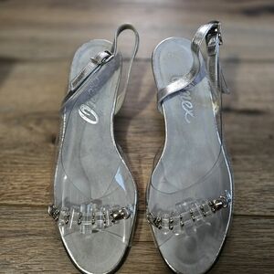 Onex size 6 silver dress shoes
